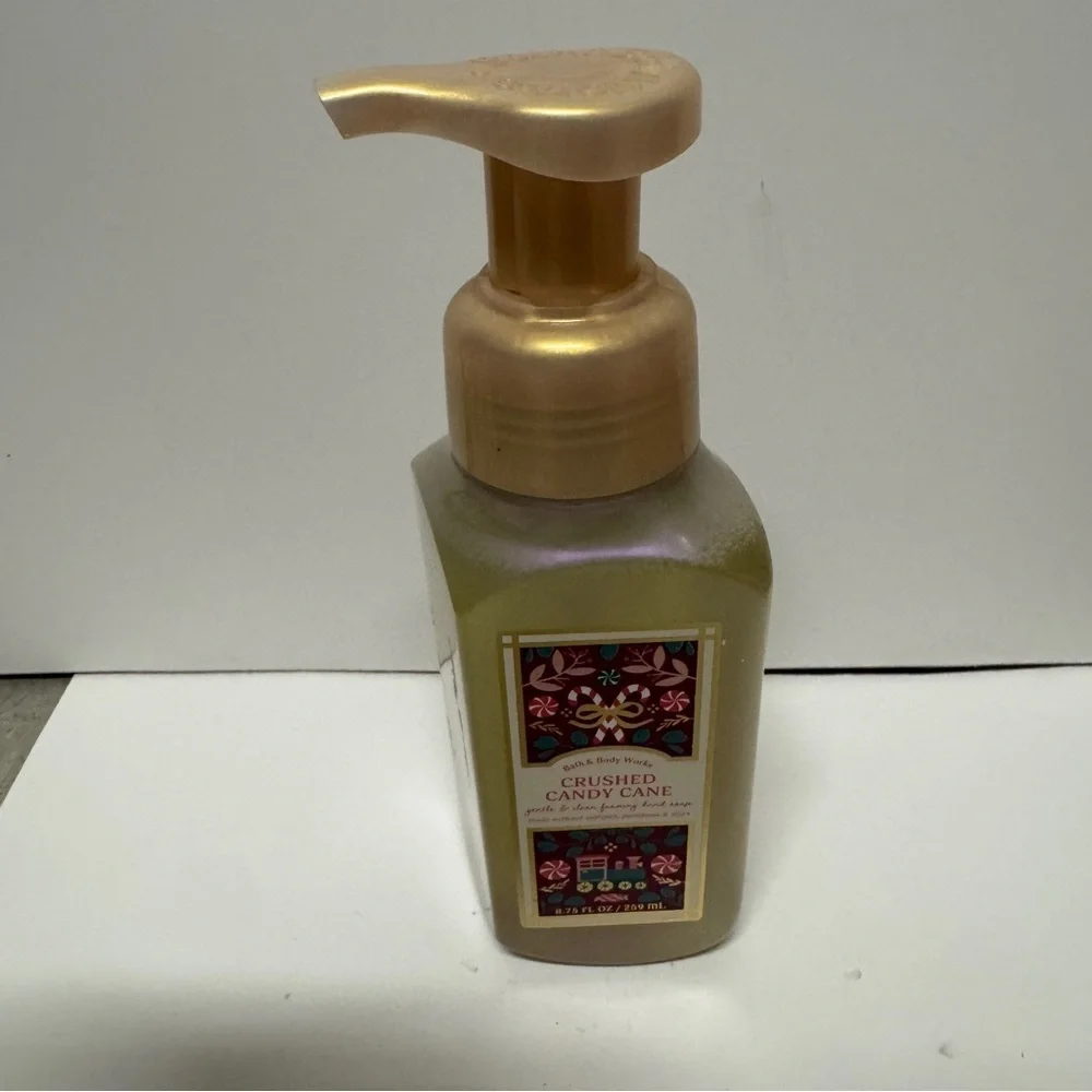 Bath Body Works Crushed Candy Cane Gentle & Clean Foaming Hand Soap 8.75 OZ